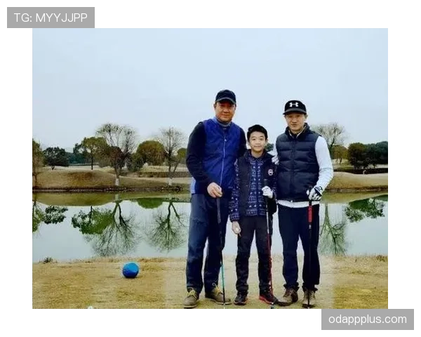 杨威推着菜篮子跟菜市场阿姨杀价，冠军气场居然这么接地气